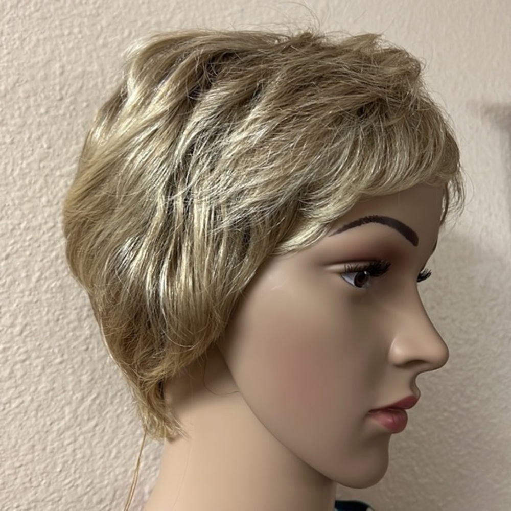 Tony of Beverly Neena wig rooted champagne new with tags